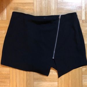 Dress skort with faux zipper accent. Skirt/shorts